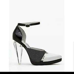 SOLD Jeffrey Campbell Bash platform Pumps
